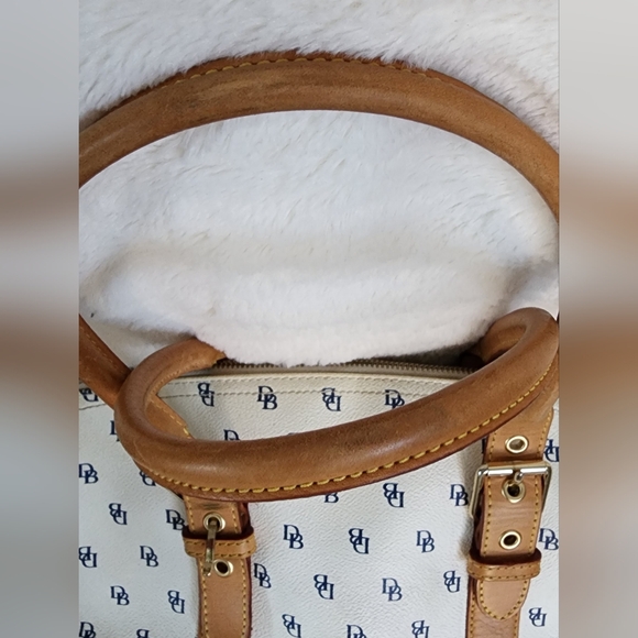 Dooney & Bourke Vintage Crossbody /Shoulder  Bag with card Holder. - Picture 8 of 17